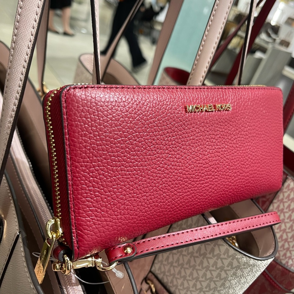 MICHAEL KORS Jet Set Travel Lg Continental Wristlet Phone Holder Wallet 
Cherry - Picture 12 of 16